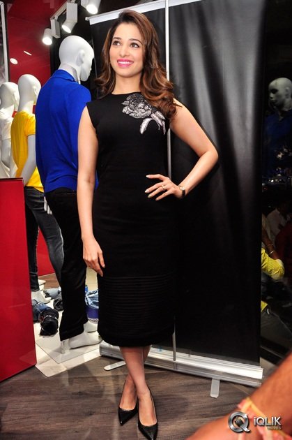 Bengal-Tiger-Movie-Team-Spykar-Store-Jubilee-Hills